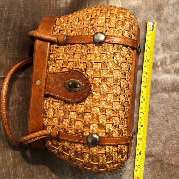 Vintage Tooled Leather Basket Purse - Picture 14 of 16
